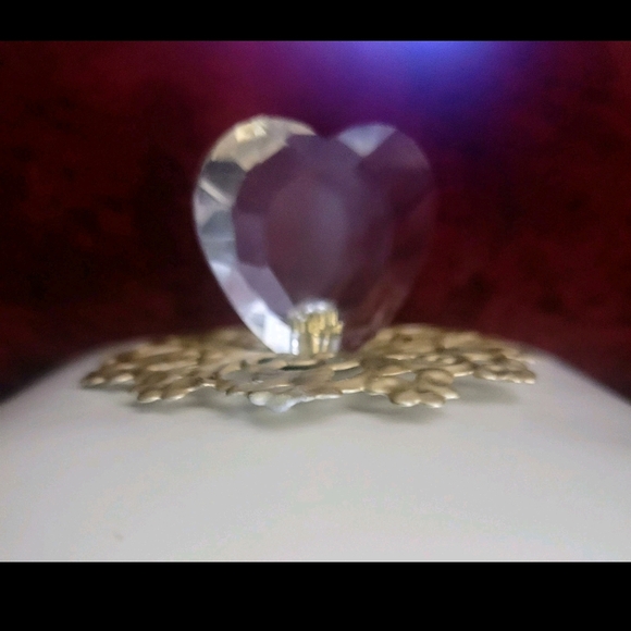 Mother's Love is the Heart of the Family Keepsake Box Ceramic Elegant  5"x 5" - Picture 4 of 10